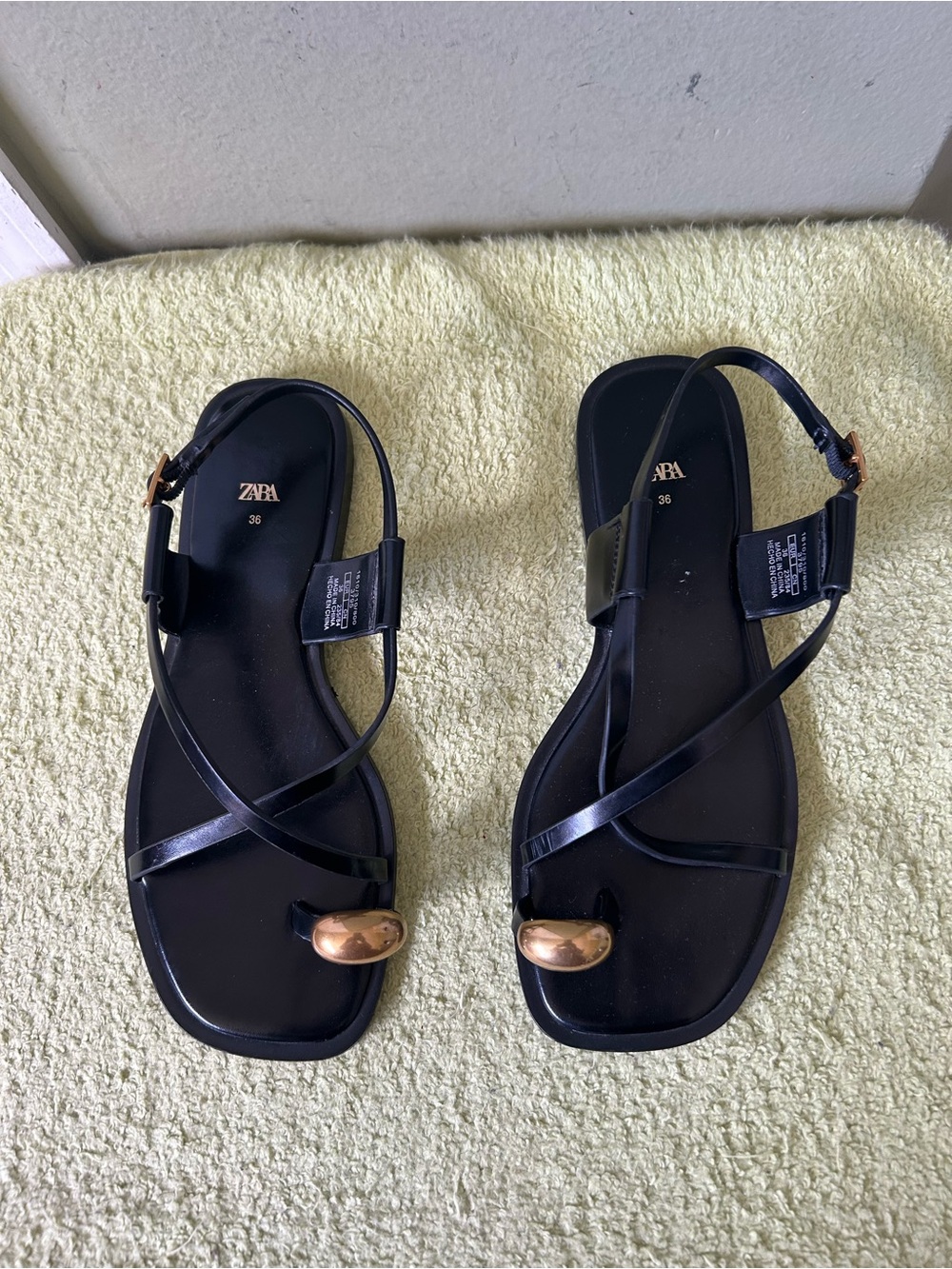 Zara Black Strappy Toe-Ring Sandals with Gold Accent